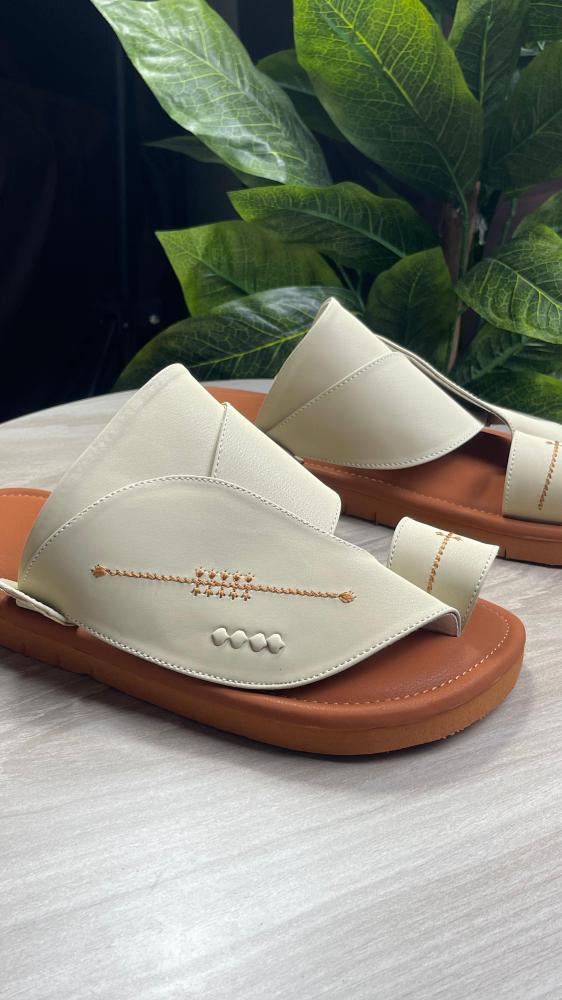 حذاء شرقي بـ دعسة مريحة