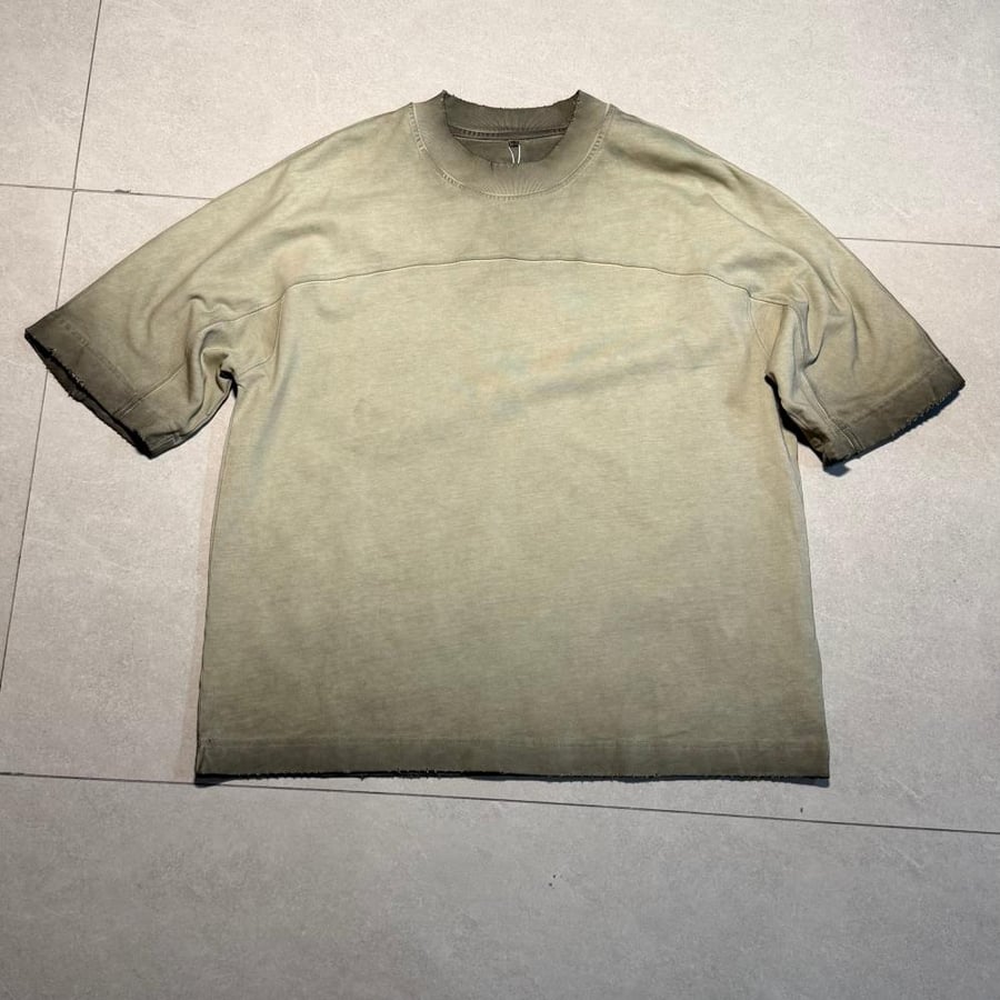 T-shirt story of the box