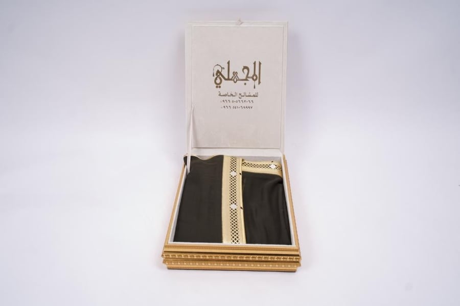بشت زيتي بني شفاف غاط ملكي - شبكة ذهبية بمعينات بيضاء