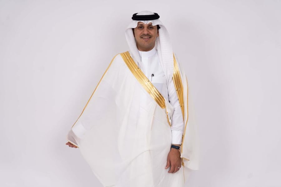باقة بشوت الديوان نخب أول - كحلي كثيف - نقشة ذهبية بسيطة