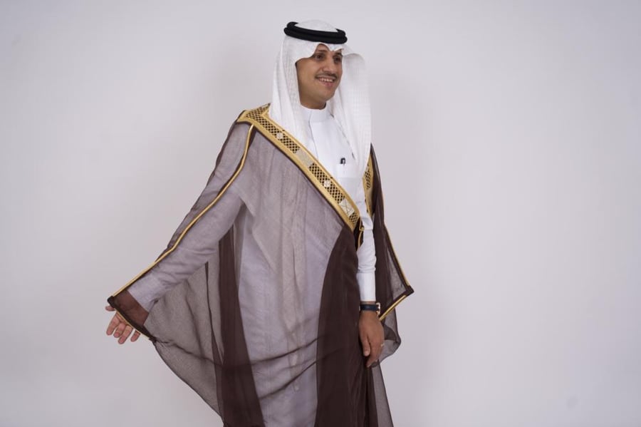 باقة بشوت الديوان نخب أول - بني غامق شفاف - شبكة ذهبية بمعينات بيضاء