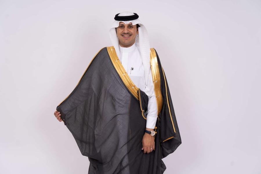 بشت الراسم رصاصي غامق