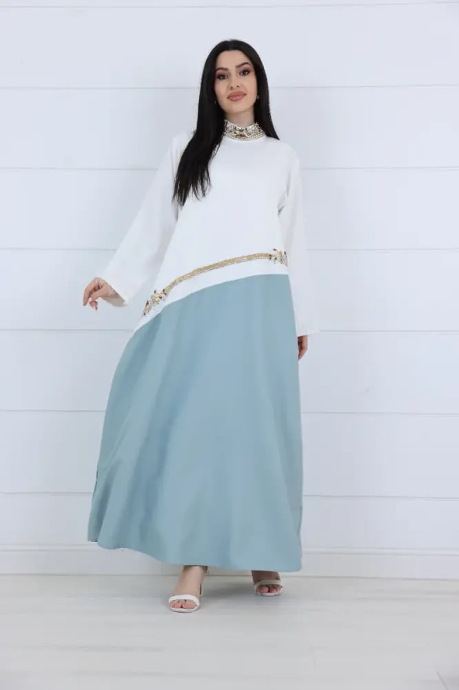 فستان تفتة سادة لونين ياقة دائرية مزينة بشك يدوي فضي ذهبي وفي الوسط من الامام - تيفاني