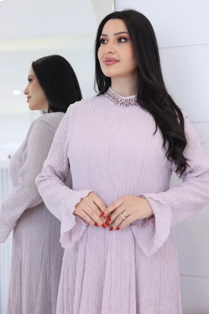 فستان كريشة سادة ياقة دائرية مزينة بشك يدوي لامع - خربزي