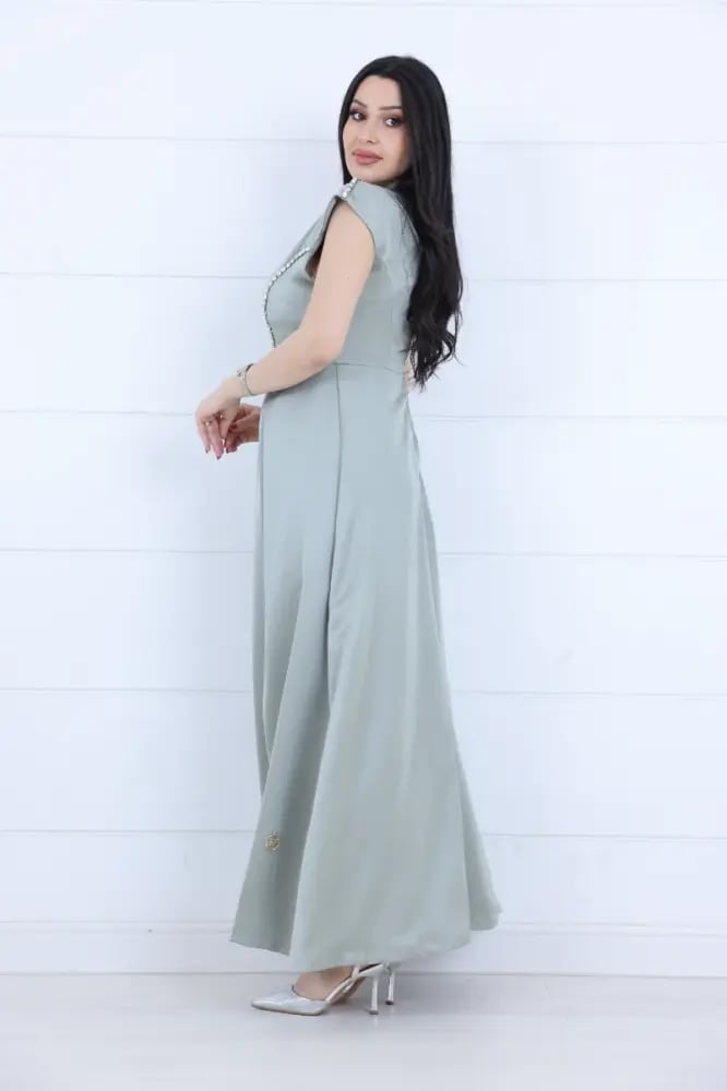 Crumb dress with half sleeves decorated with hand embroidery on the chest and shoulder - Tiffany