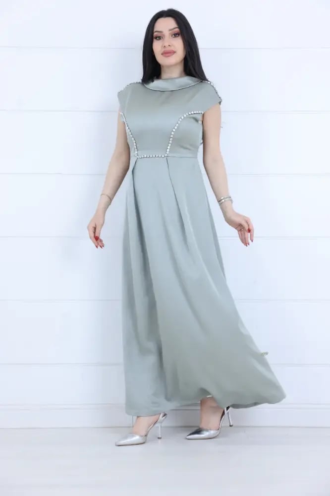 Crumb dress with half sleeves decorated with hand embroidery on the chest and shoulder - Tiffany