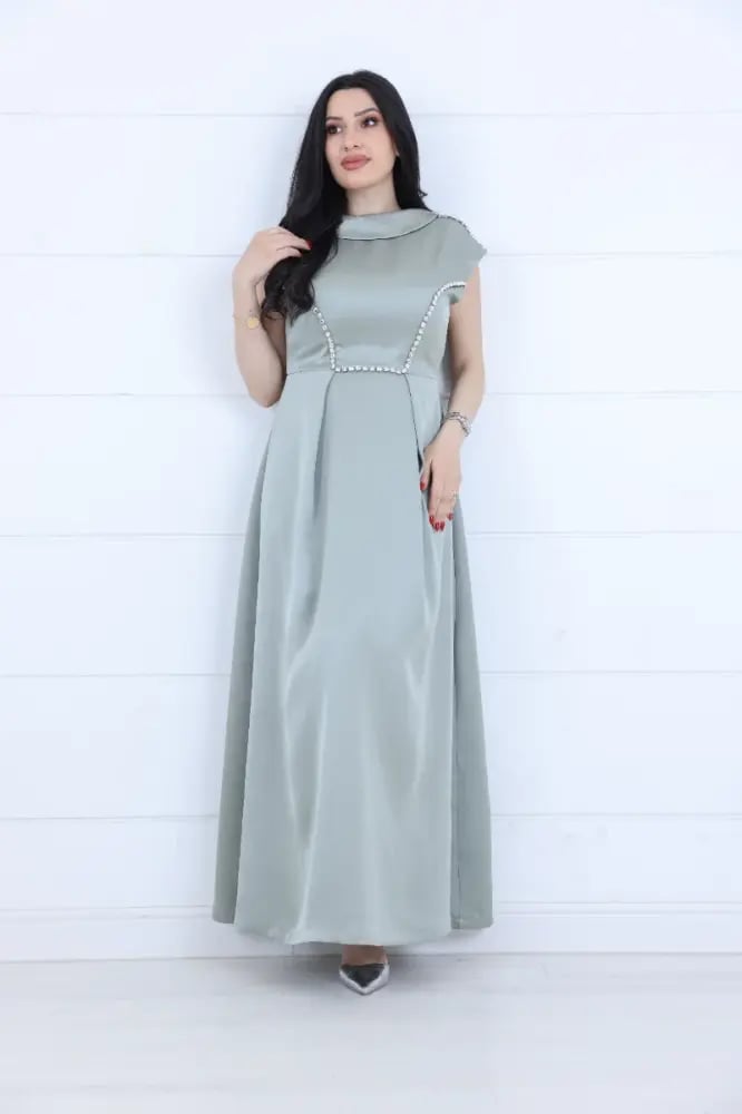 Crumb dress with half sleeves decorated with hand embroidery on the chest and shoulder - Tiffany