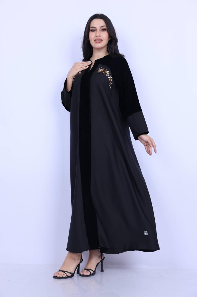 فستان مخمل مزين بتطريزات وشك يدوي على الاكتاف