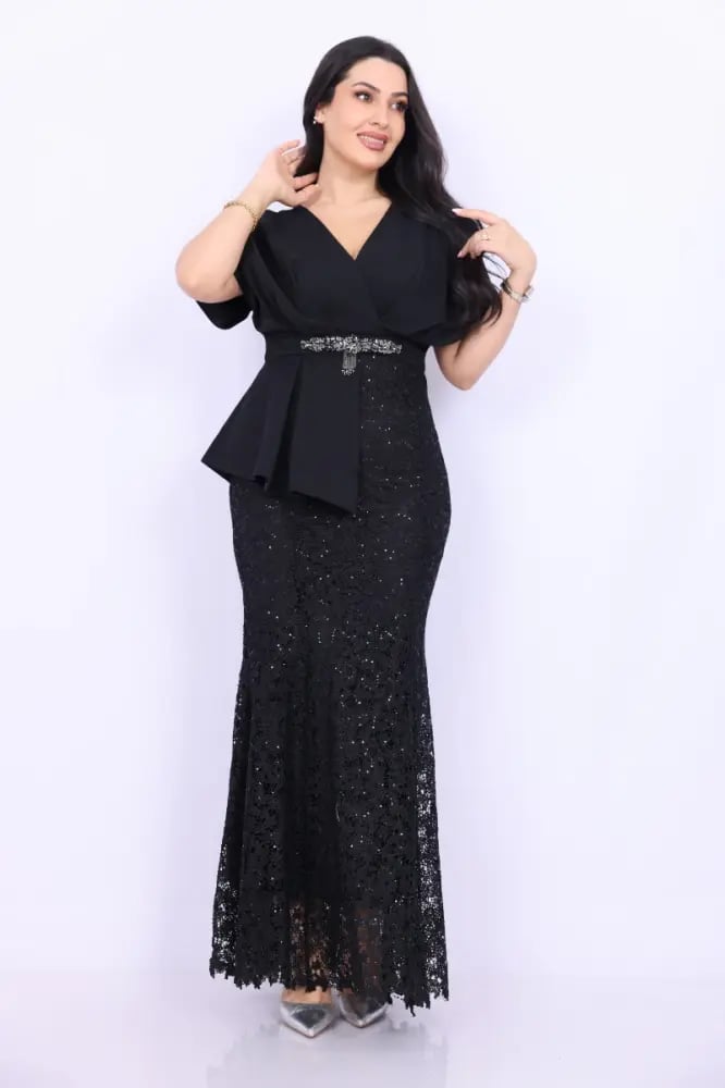 فستان سهرة كريب أسود متداخل مع تنورة دانتيل ترتر كامل