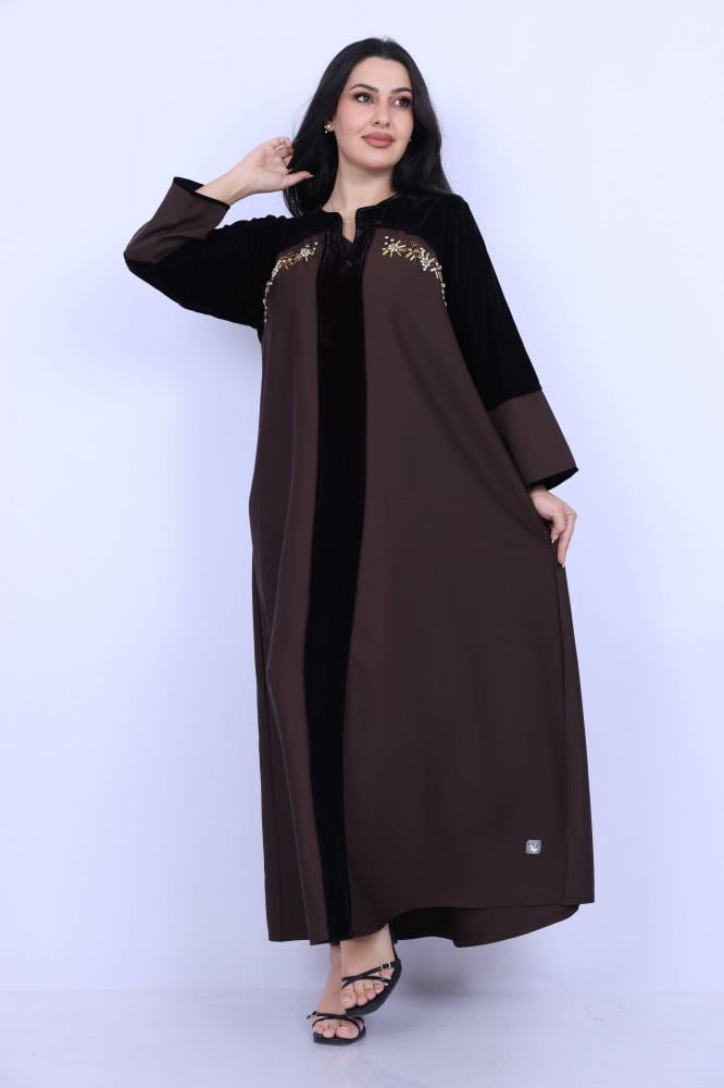 فستان مخمل مزين بتطريزات وشك يدوي على الاكتاف