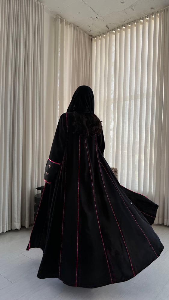 عباية زاهية