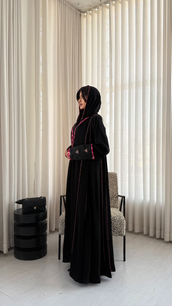 عباية زاهية