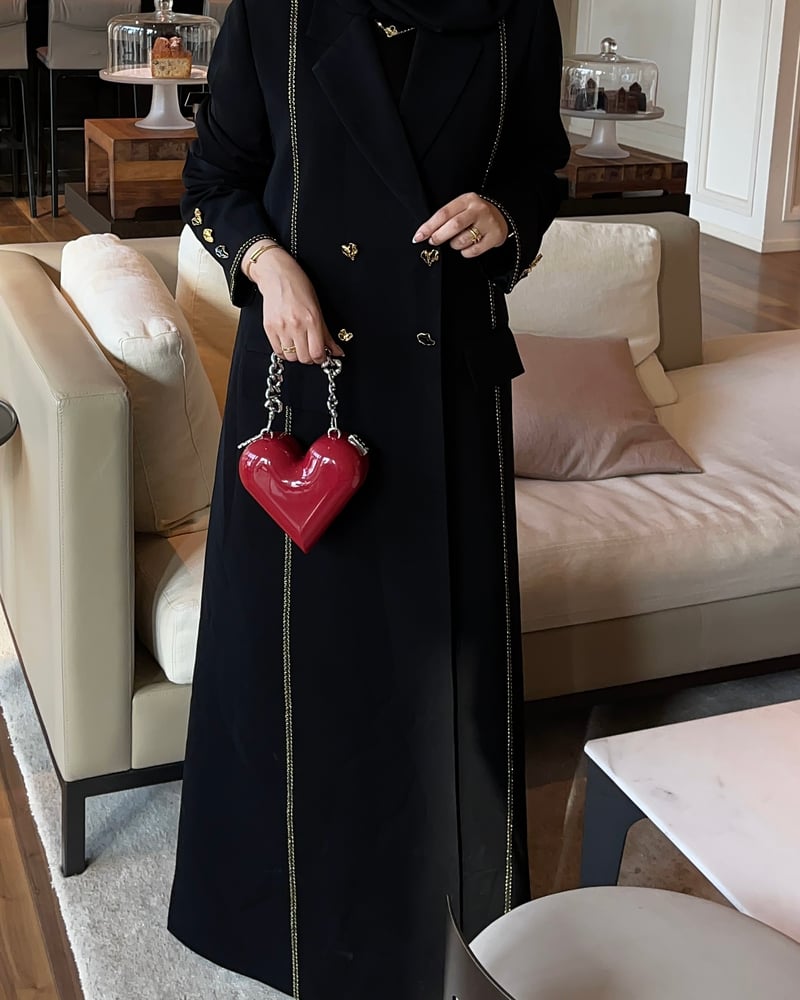 #010 AMIRA ABAYA
