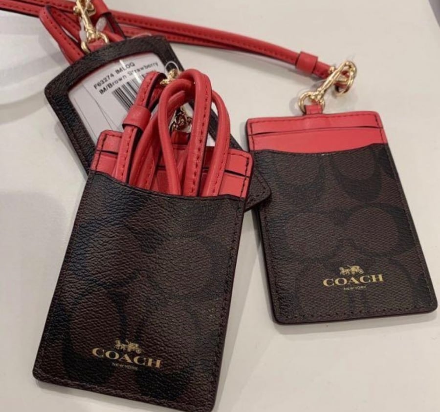 حامل بطاقات من كوتش