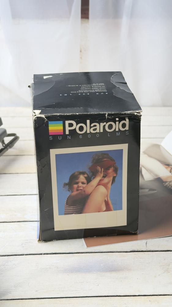 كاميرا polaroid