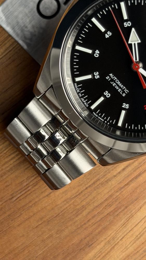 ساعة SEIKO 5 AUTOMATIC 21 JEWELS ميناء بألون متعدده، سير فخم (جبلي) مقاس 37