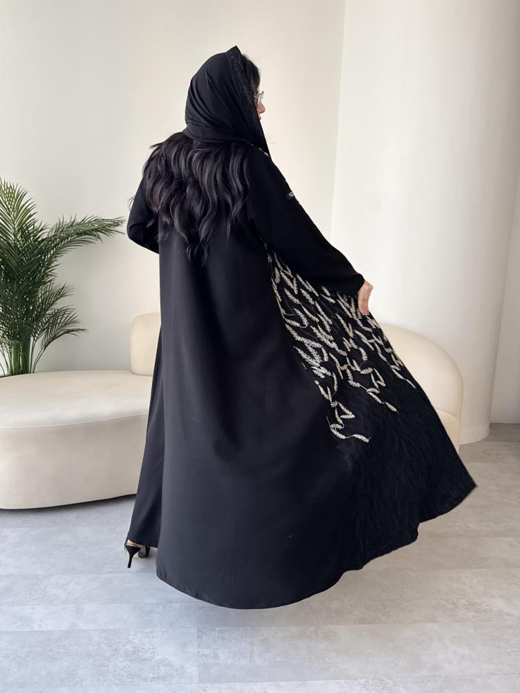Z299 / قماش كريب وتطريز كمبيوتر قدام  خيوط زري فضي واسود