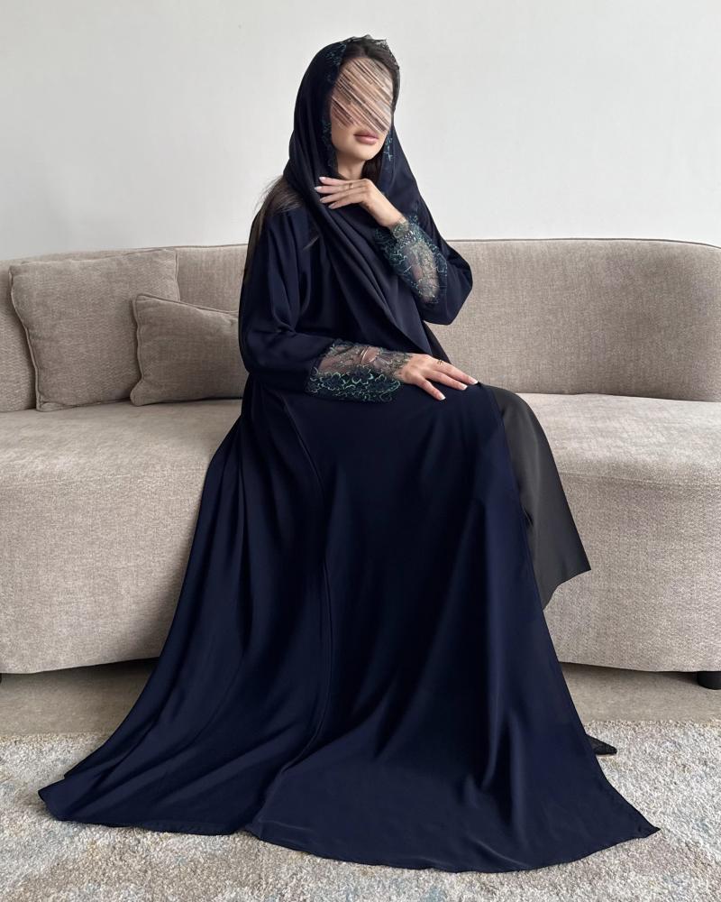 Z383 / قماش كريب ناعم كحلي مع تدخيلة تانتيل ملون عالكم والطرحة