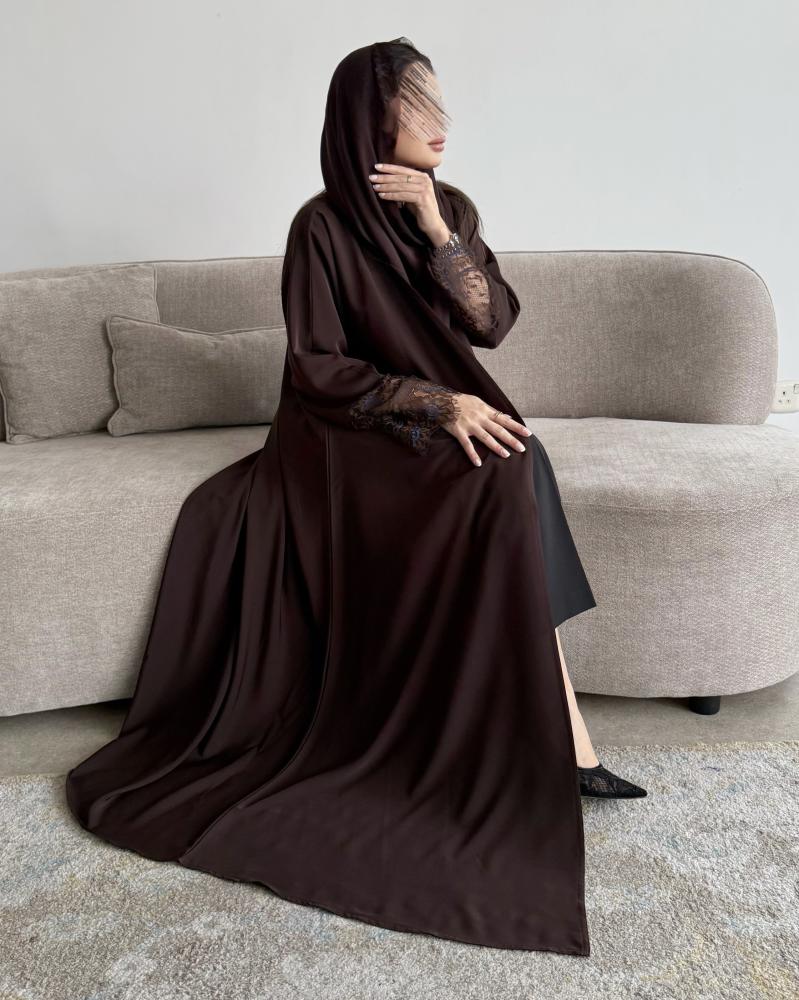 Z382 / قماش كريب ناعم بني مع تدخيلة تانتيل ملون عالكم والطرحة