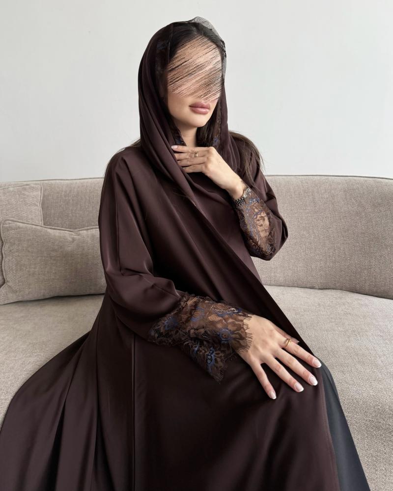 Z382 / قماش كريب ناعم بني مع تدخيلة تانتيل ملون عالكم والطرحة