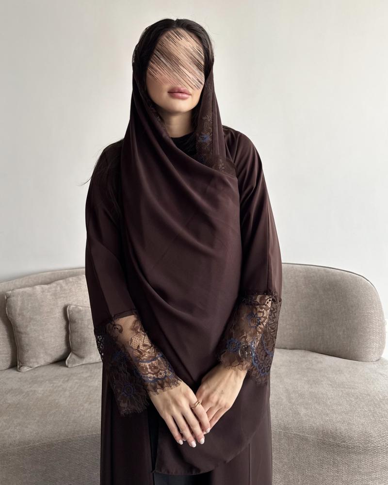 Z382 / قماش كريب ناعم بني مع تدخيلة تانتيل ملون عالكم والطرحة