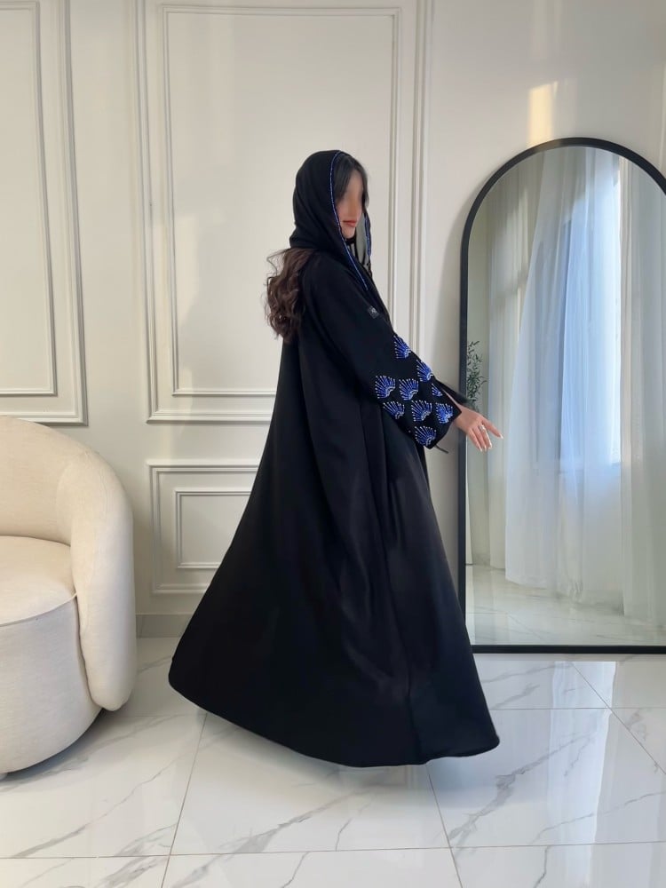Z68 / قماش كريب لمياء وخرز ازرق