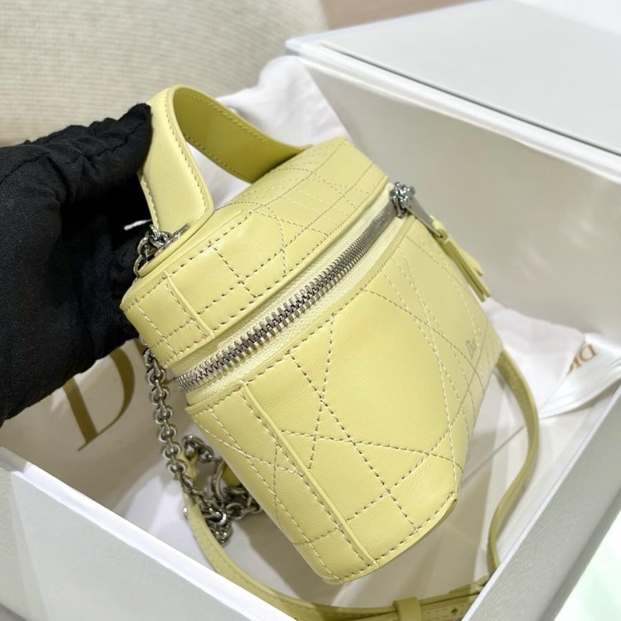 شنطة ديور فانيتي اصفر 19cm