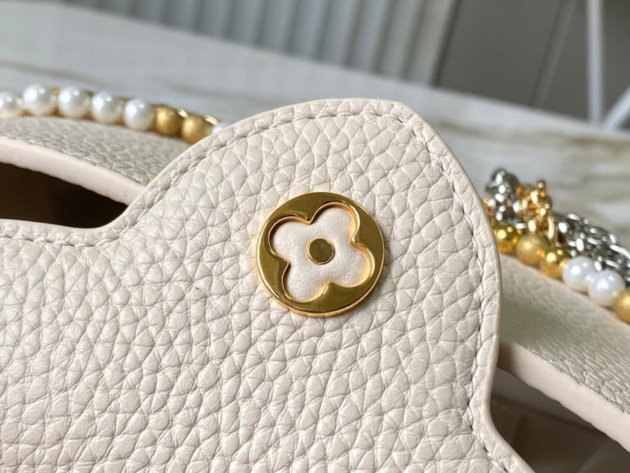 شنطة  لوي فيتون كريمي Capucines Mini