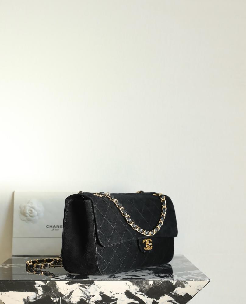 شنطة شانيل مخمل اسود 32cm