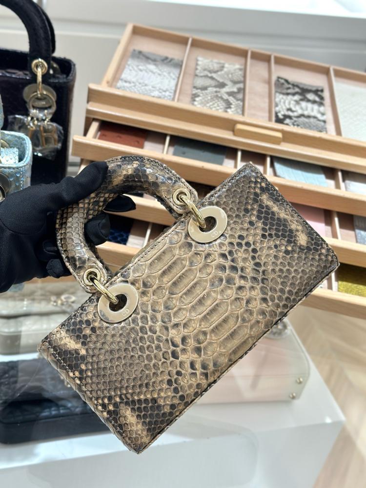 شنطة  بايثون 22cm