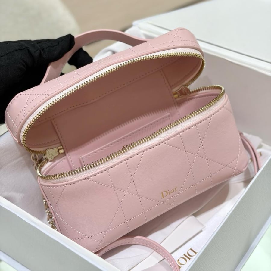 شنطة ديور فانيتي وردي 19cm
