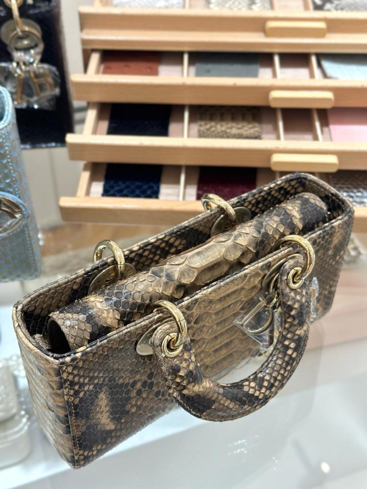 شنطة  بايثون 22cm