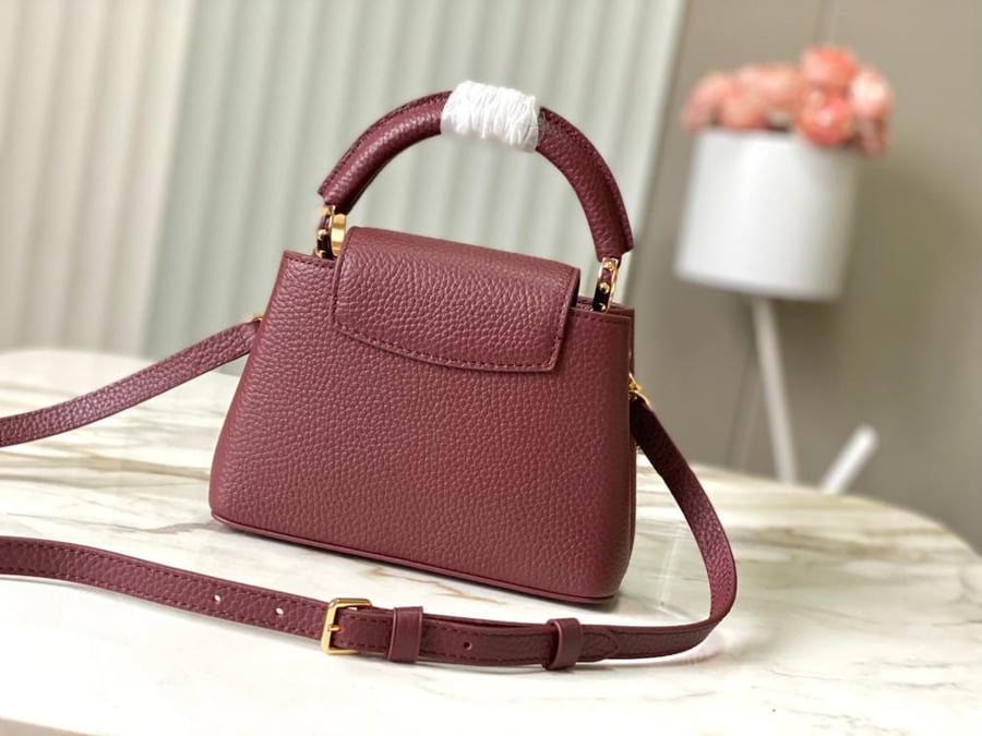 شنطة لوي فيتون عنابي Capucines Mini