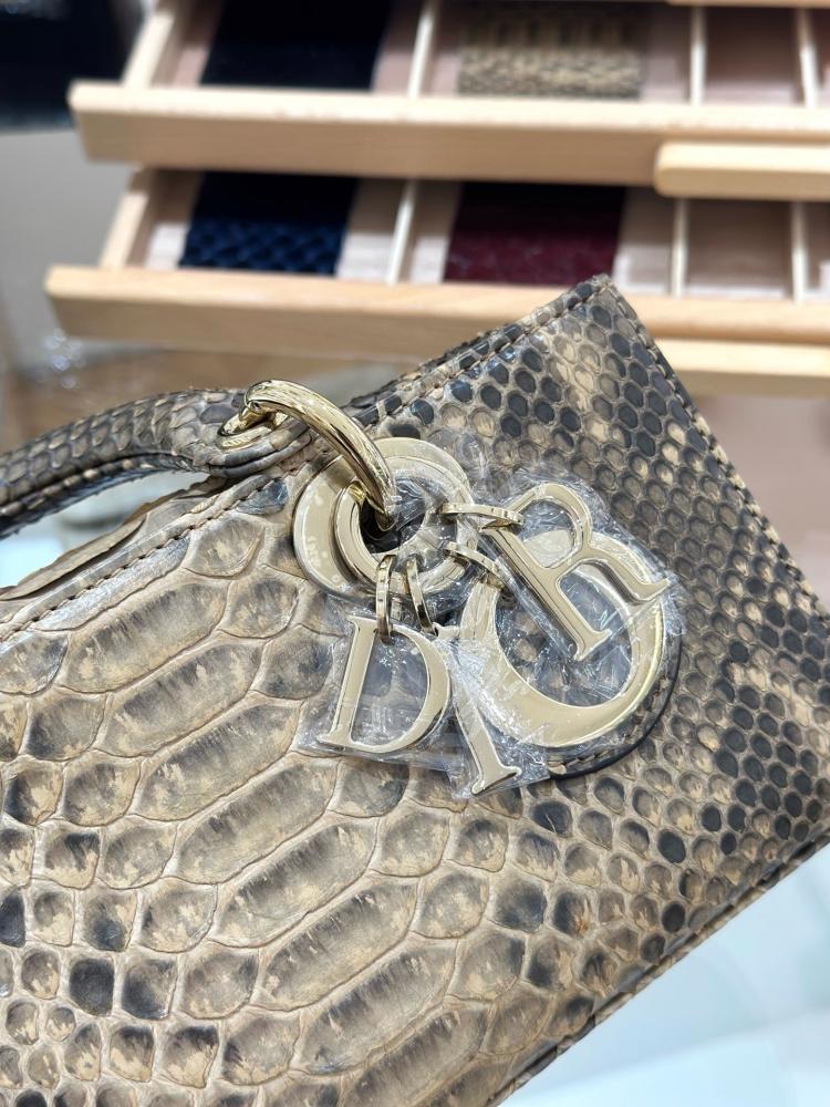 شنطة  بايثون 22cm
