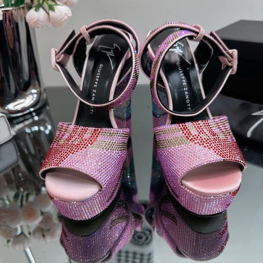 【Giuseppe Zanotti】