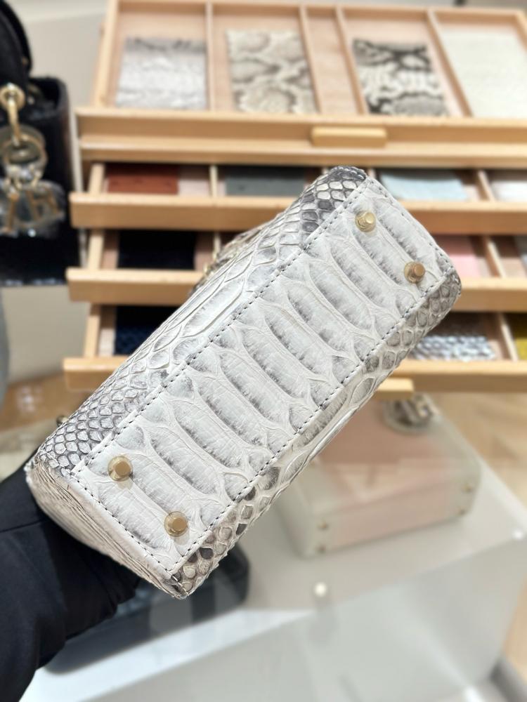 شنطة ليدي ديور بايثون 17cm