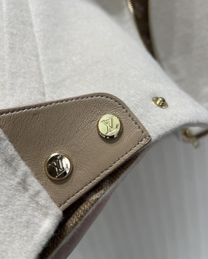 جاكيت Lv برجهين بدون اكمام