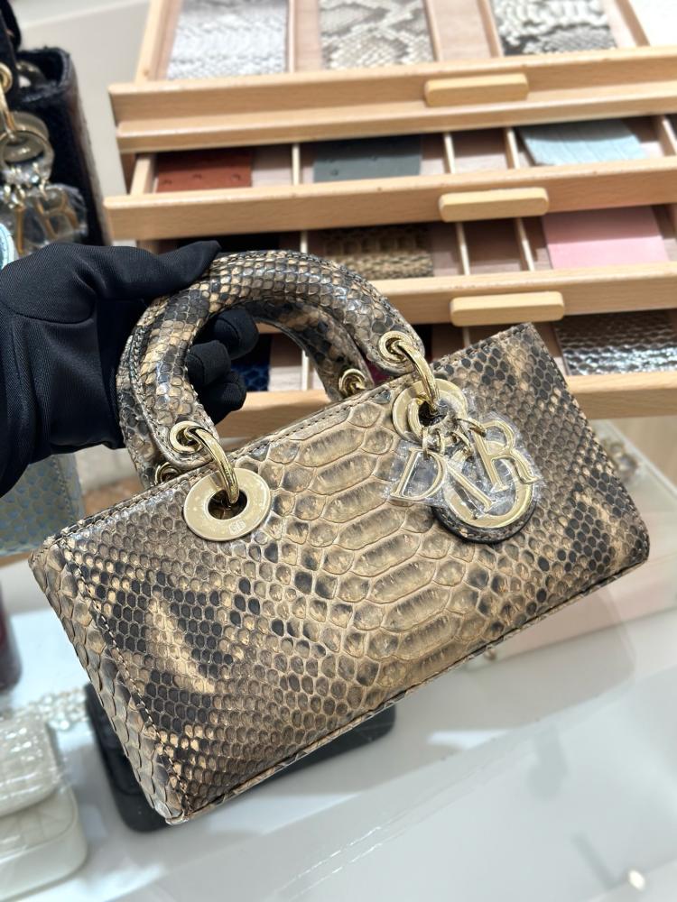 شنطة  بايثون 22cm