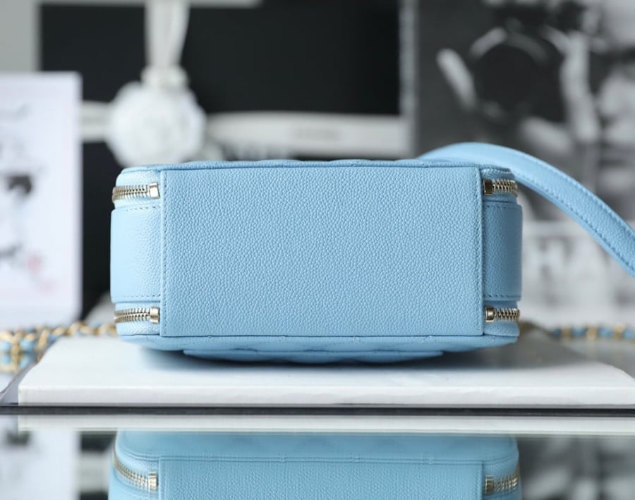 vanity case chanel