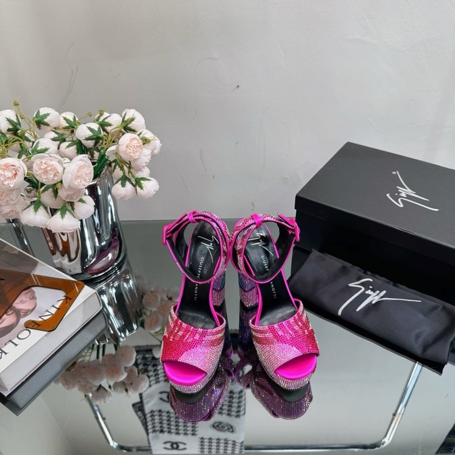 【Giuseppe Zanotti】