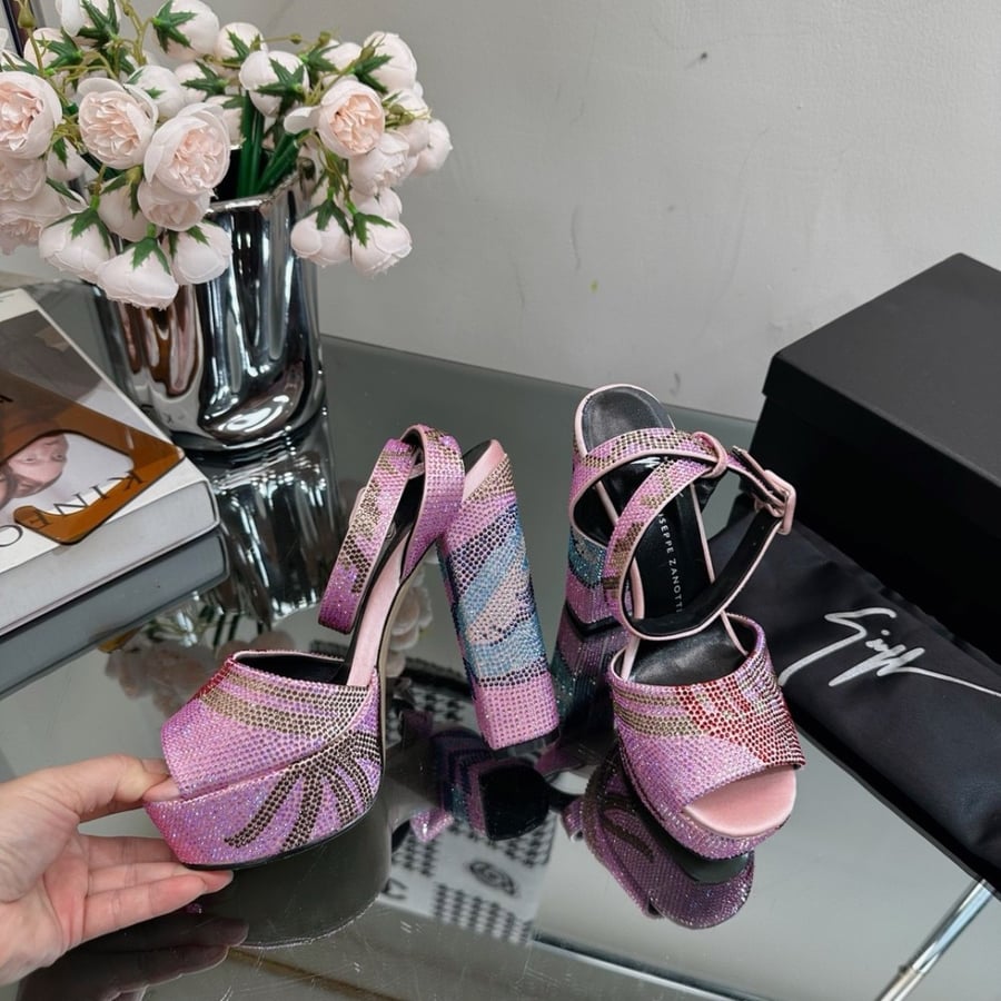 【Giuseppe Zanotti】