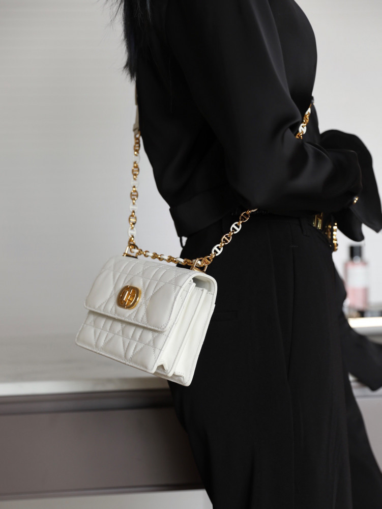 ديور Miss caro مقاس 20cm