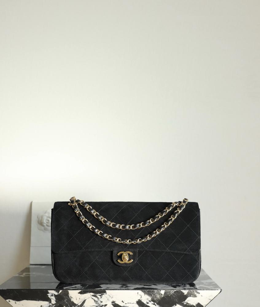 شنطة شانيل مخمل اسود 32cm