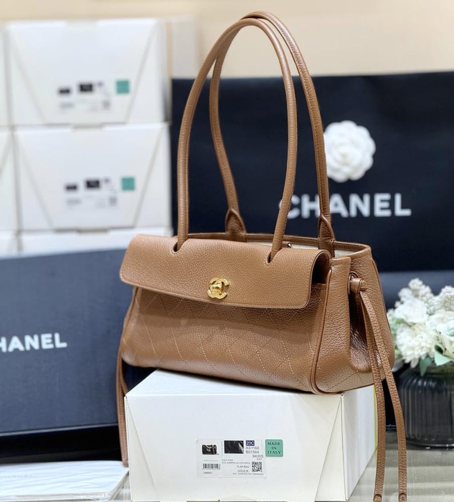 شنطة شانيل (Chanel East-West Hobo