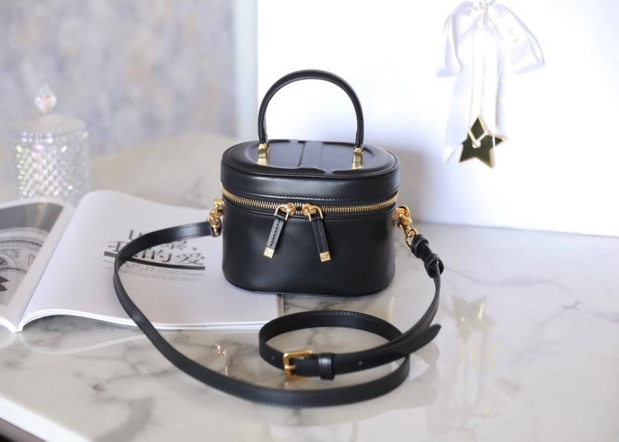 ديور CD مقاس 16cm