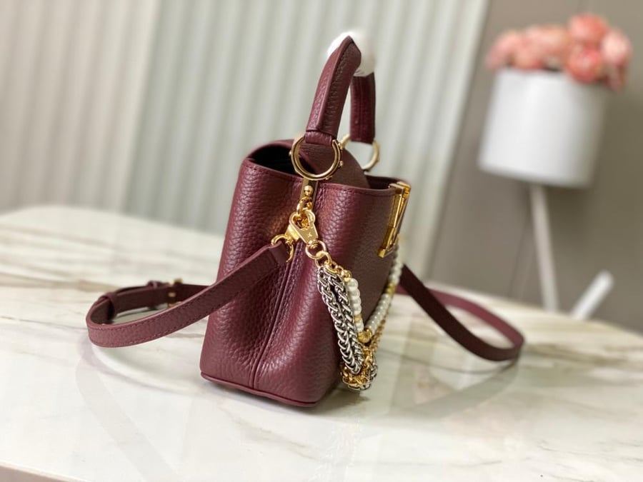 شنطة لوي فيتون عنابي Capucines Mini