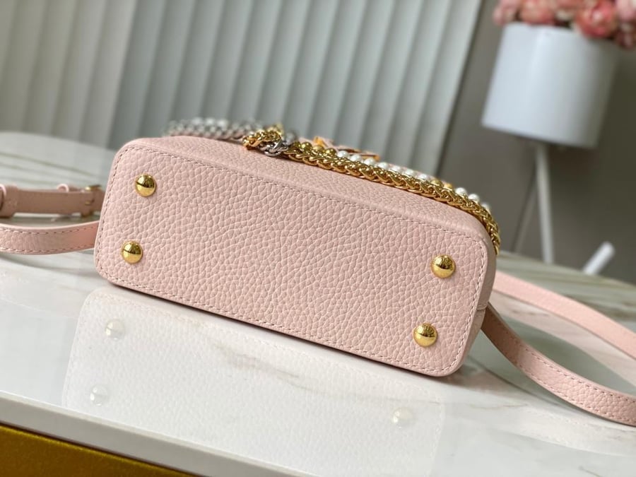 شنطة  لوي فيتون وردي Capucines Mini