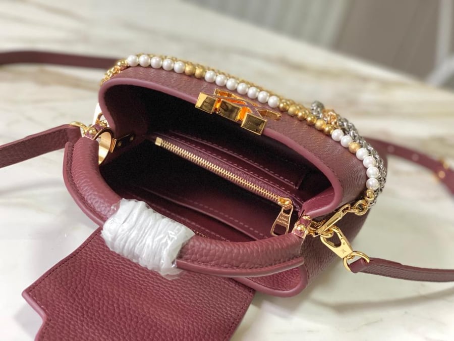 شنطة لوي فيتون عنابي Capucines Mini
