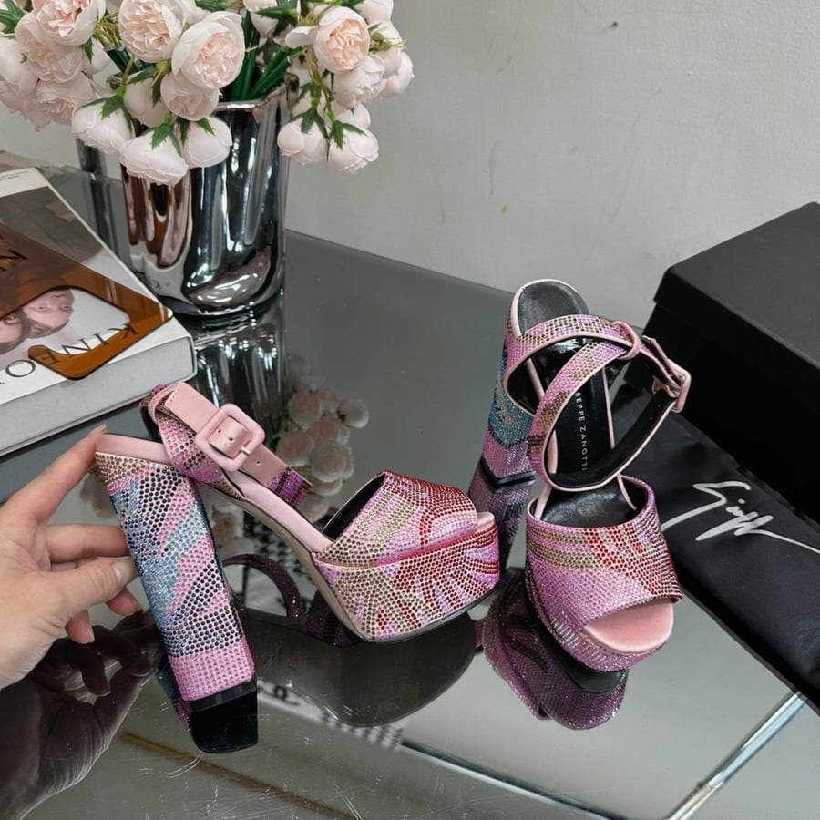 【Giuseppe Zanotti】