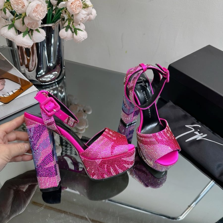 【Giuseppe Zanotti】